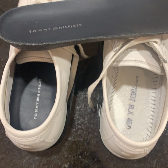 Tommy Hilfiger - Picture 6 of 6